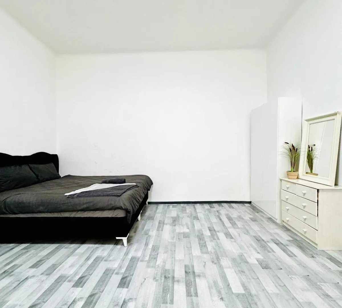 Stylish Studio Apt, 15 Minutes To Rathausplatz Vienna Apartment