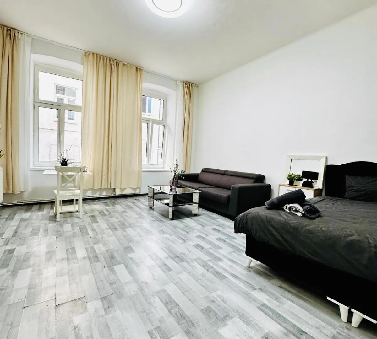 Stylish Studio Apt, 15 Minutes To Rathausplatz Vienna Apartment